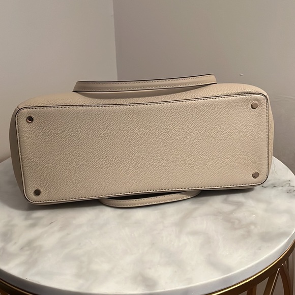 ♠️ EUC Kate Spade Monet Tote in Warm Beige♠️ - Picture 6 of 9